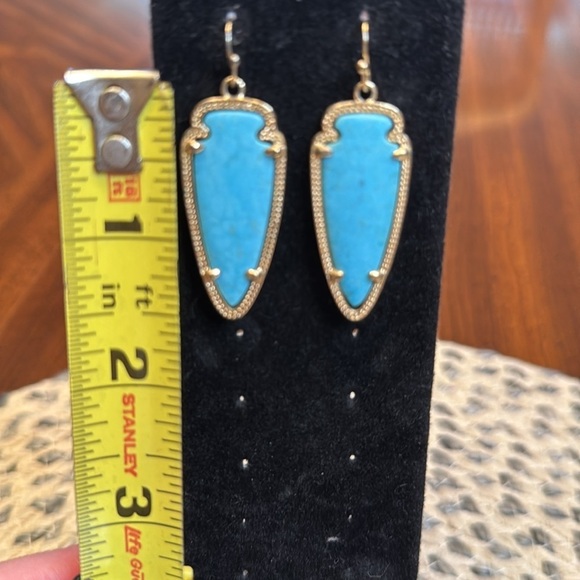 KENDRA SCOTT Skylar Arrowhead Earrings Turquoise Gold - Picture 2 of 3